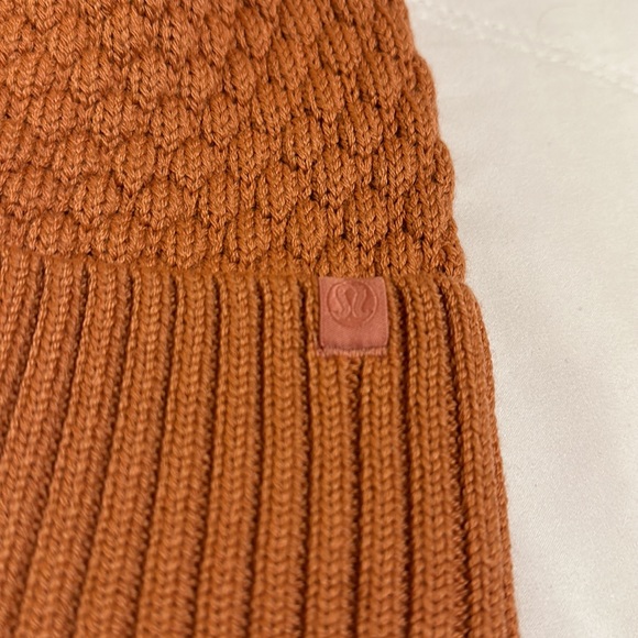 Lululemon bubble knit Pom beanie OS - Picture 3 of 9
